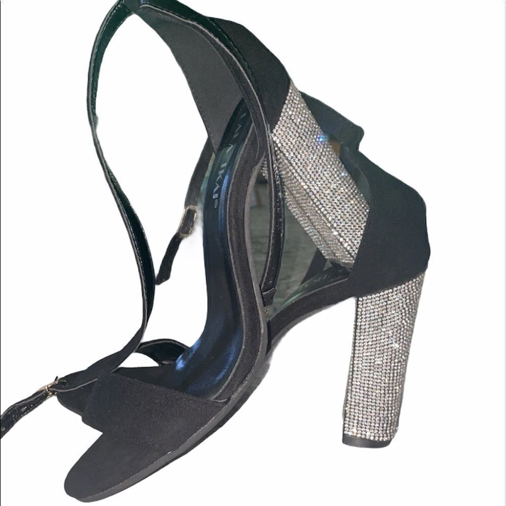 Heels - Picture 2 of 4